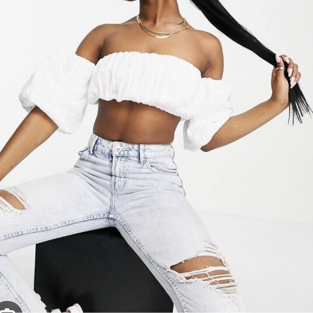 NWOT NA-KD off-the-shoulder embroidered crop top - Picture 2 of 3